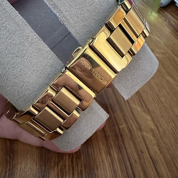 NIB MICHAEL KORS chronograph gold tone watch - Picture 12 of 12